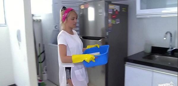  OPERACION LIMPIEZA - Colombian cleaning lady Karla Rivera gets banged at work